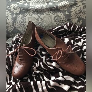 Gorgeous Brown Leather Women's Heeled Oxfords Adrienne Vittadini  7.5 NWT